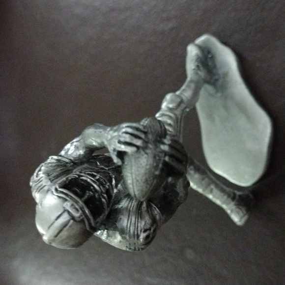 Oakland Raider Randy Moss #18 Pewter Forever Collectable Figurene 5in - Picture 4 of 4